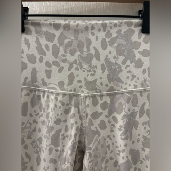 Lululemon Align High-Rise Pant Cheetah Camo Antique White Multi Size 0 - Picture 3 of 9